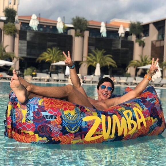 ZUMBA inflatable lounger with carry on tote. Super cute. *Make an offer! - Picture 1 of 17